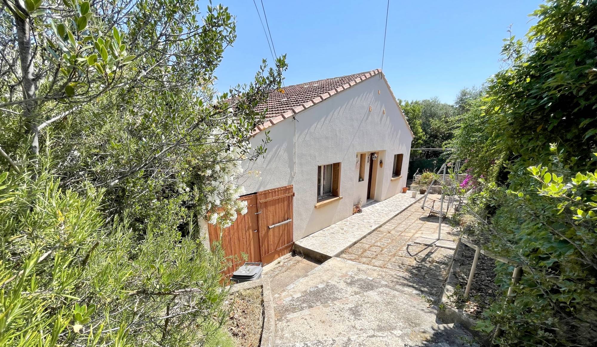 Villa de plain-pied avec jardin et garage à vendre à Toulon Valbertrand