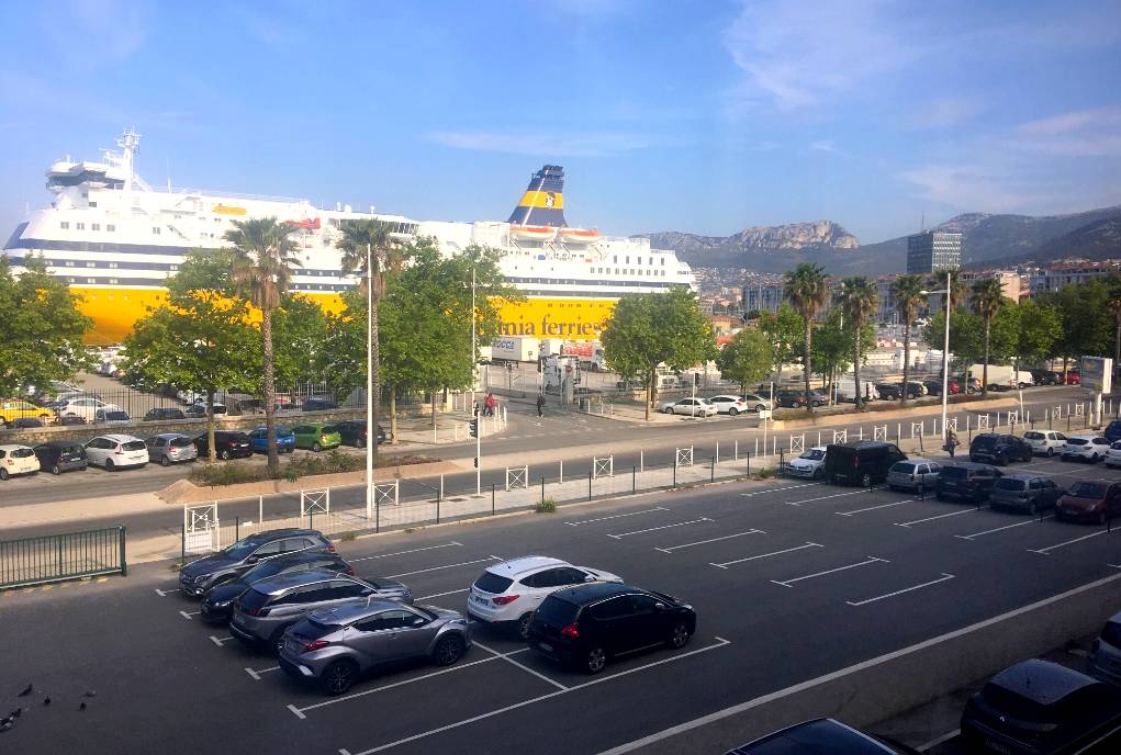 Studio avec vue mer et vue sur le Port de Toulon à vendre à Port Marchand