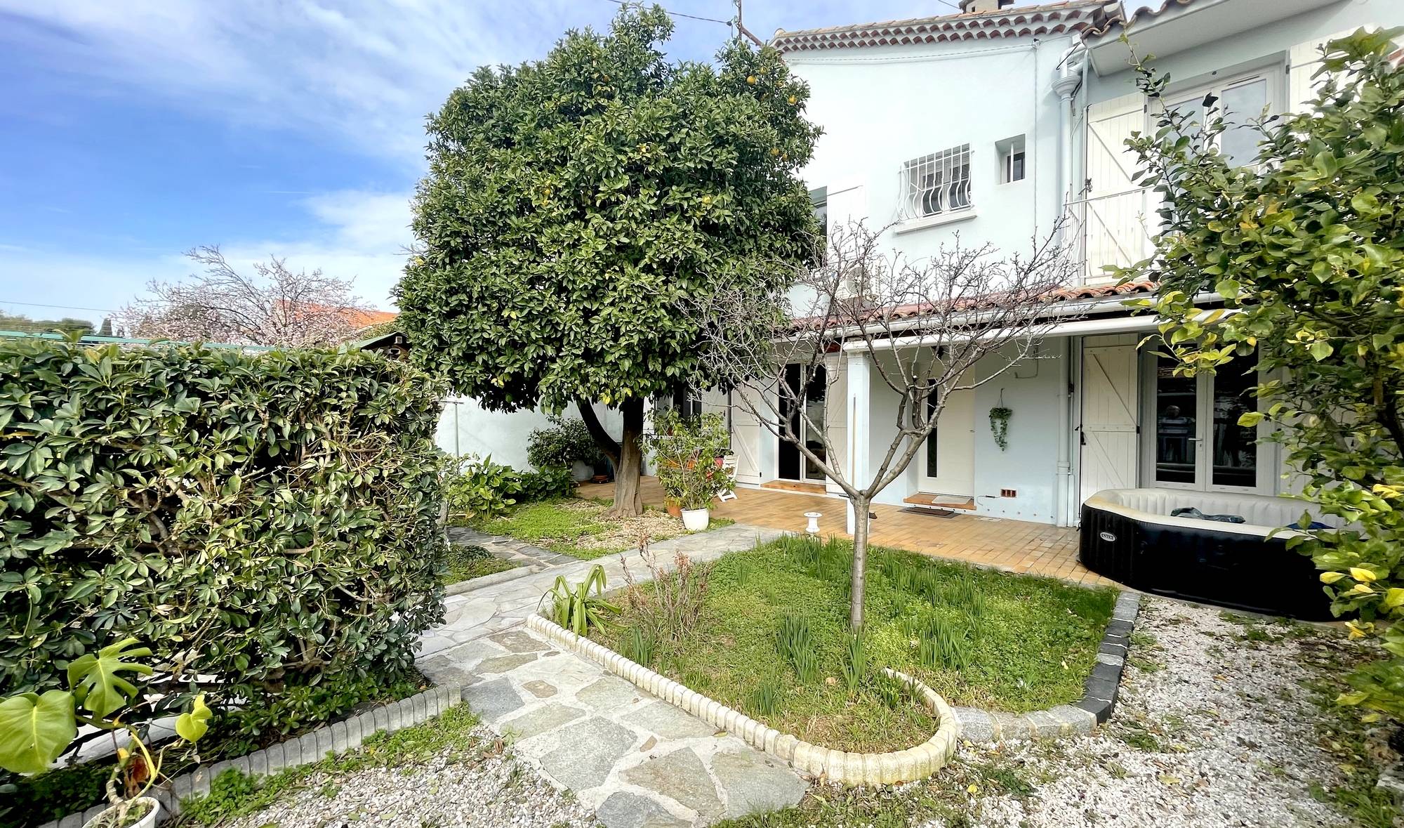 Maison des années 20 avec puits dans le jardin à vendre quartier les Routes à Toulon