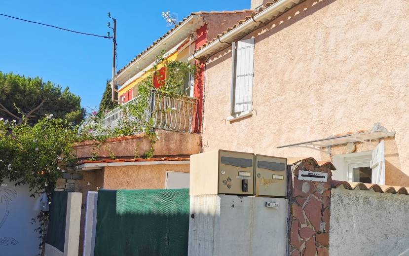 Maison mitoyenne des années 60 à vendre quartier Les Routes à Toulon