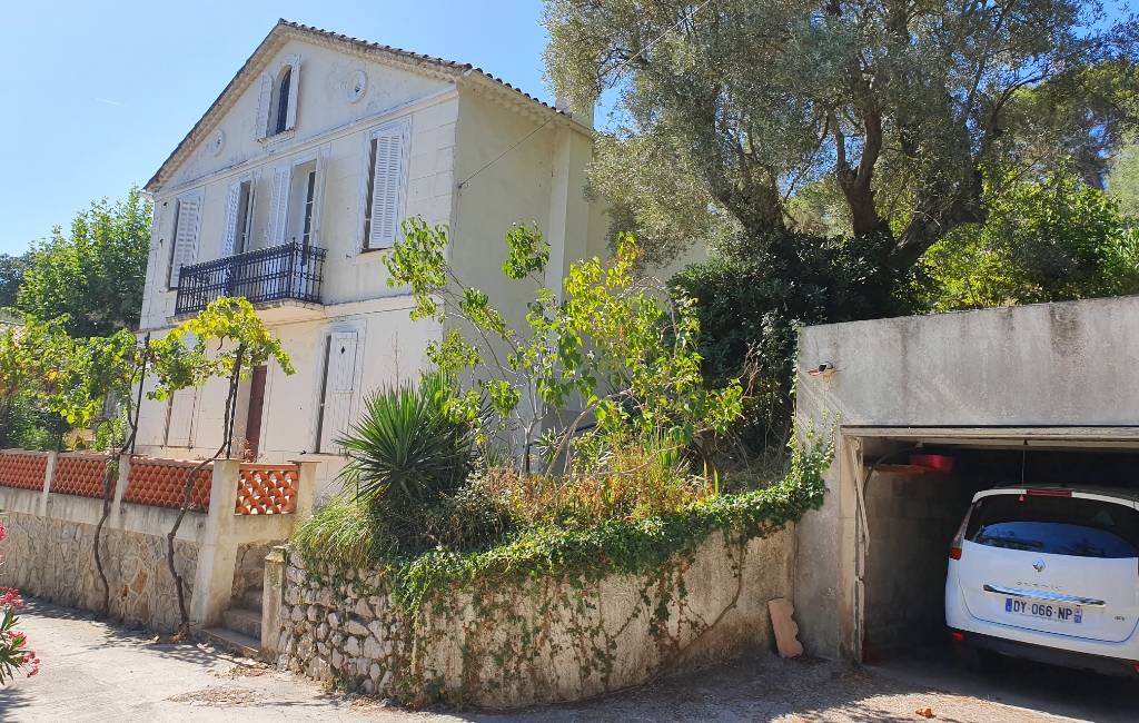 Maison bourgeoise des années 30 à vendre à La Seyne-sur-Mer