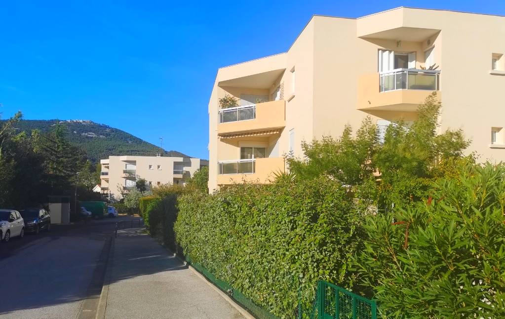 Appartement T3 en dernier étage à vendre dans le quartier de la Serinette à Toulon