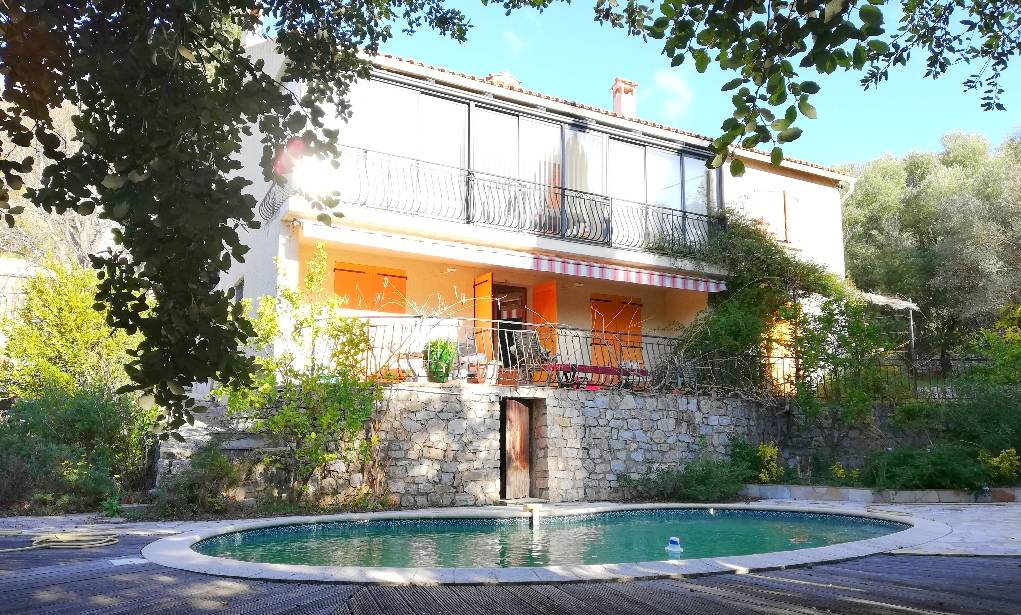 Maison indépendante avec piscine avec appartement à vendre à Toulon