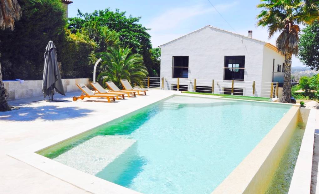 Villa contemporaine avec piscine traditionnelle à vendre au Castellet