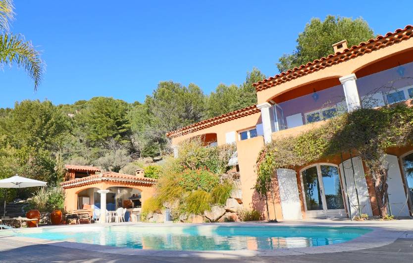 Villa avec piscine et aperçu mer à vendre à Bandol - secteur Naron