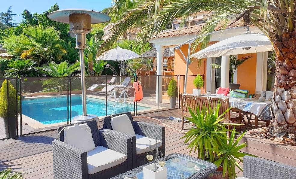 Villa exotique avec piscine à vendre dans le Sud-Est de la France