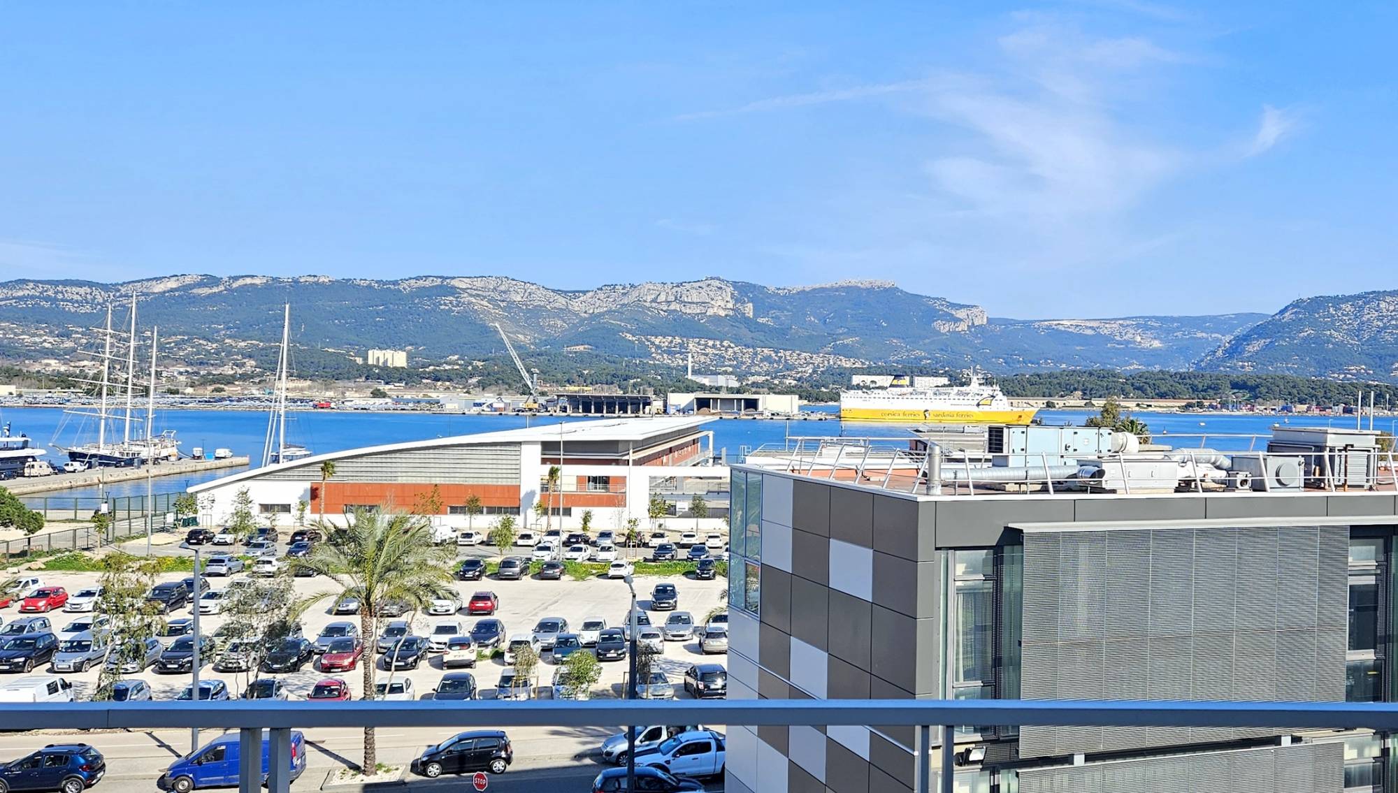 Appartement avec vue plongeante sur la rade de Toulon