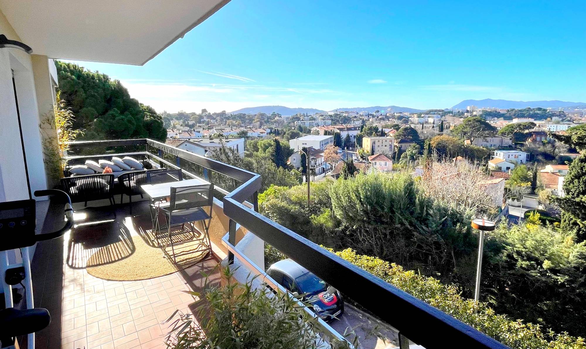 Appartement avec grande terrasse à vendre à Toulon, la Serinette