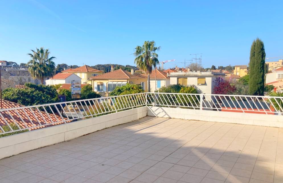 Appartement avec grande terrasse à vendre à Sanary-sur-Mer