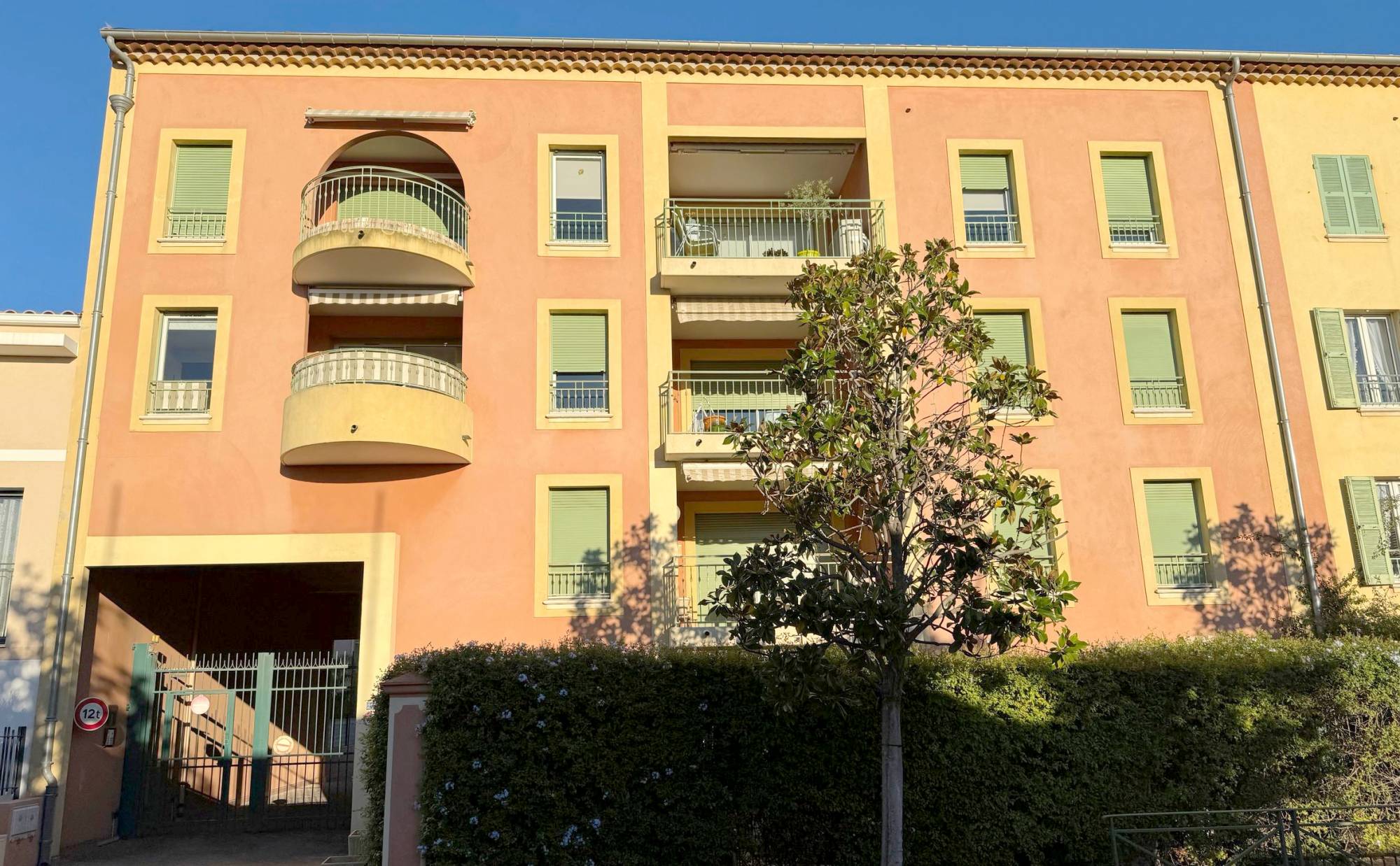 Appartement 3 pièces en rez-de-chaussée à vendre dans la résidence "Albatros" à Sanary