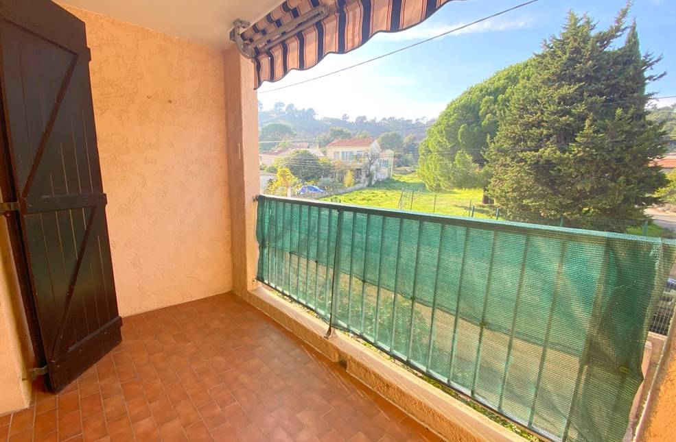 Appartement avec terrasse à vendre sur le Village Saint-Mandrier