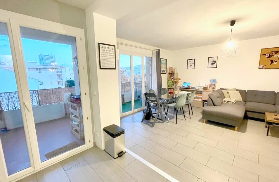 Appartement T3 rénové à vendre dans le quartier de Saint-Roch à Toulon