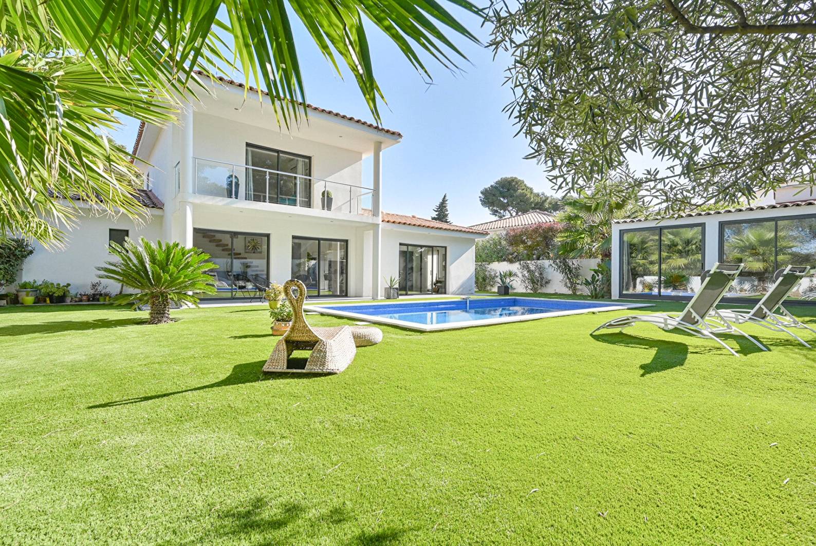 Villa néo-provençale à vendre sur la Côte d'Azur