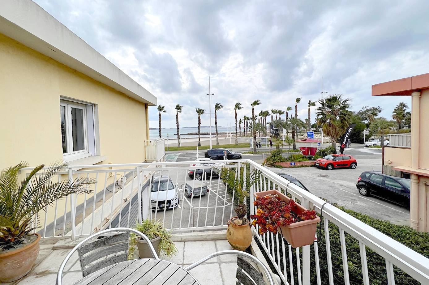 Appartement avec terrasses à vendre en face de la plage de Bonnegrâce