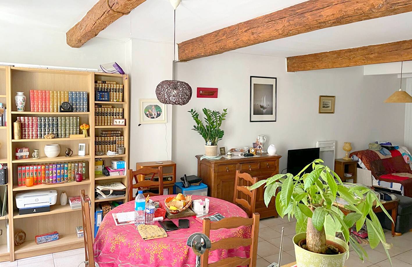 Appartement avec poutres apparentes créant de la convivialité à vendre à La Seyne-sur-Mer