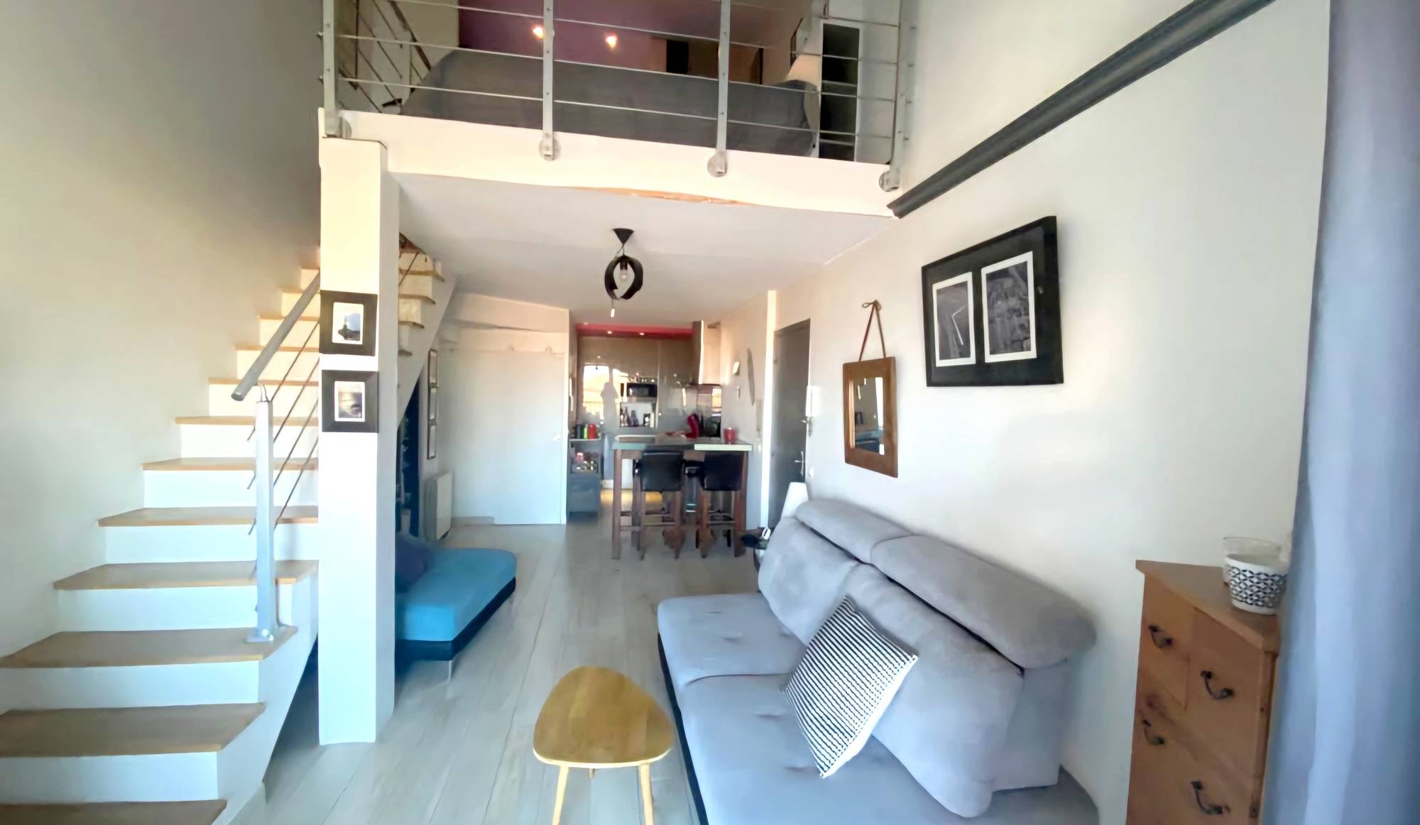 Appartement 2 pièces duplex rénové à vendre Rue République à Six-Fours-les-Plages