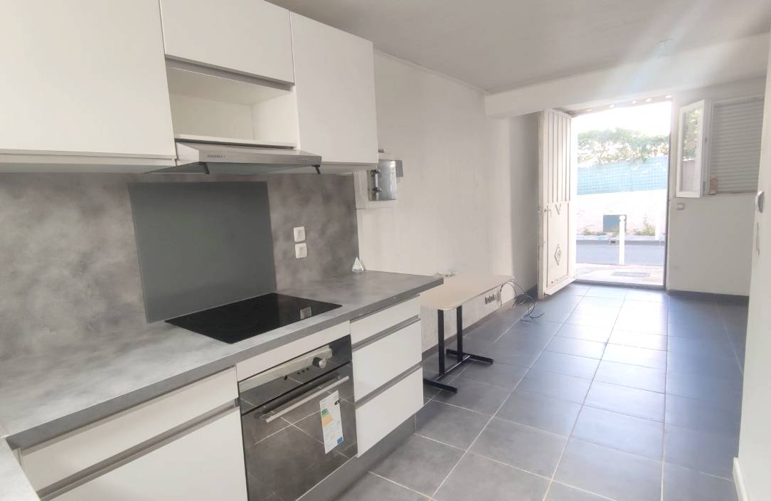 Appartement rénové à vendre dans une petite copropriété avec de faibles charges sur la ville de Toulon