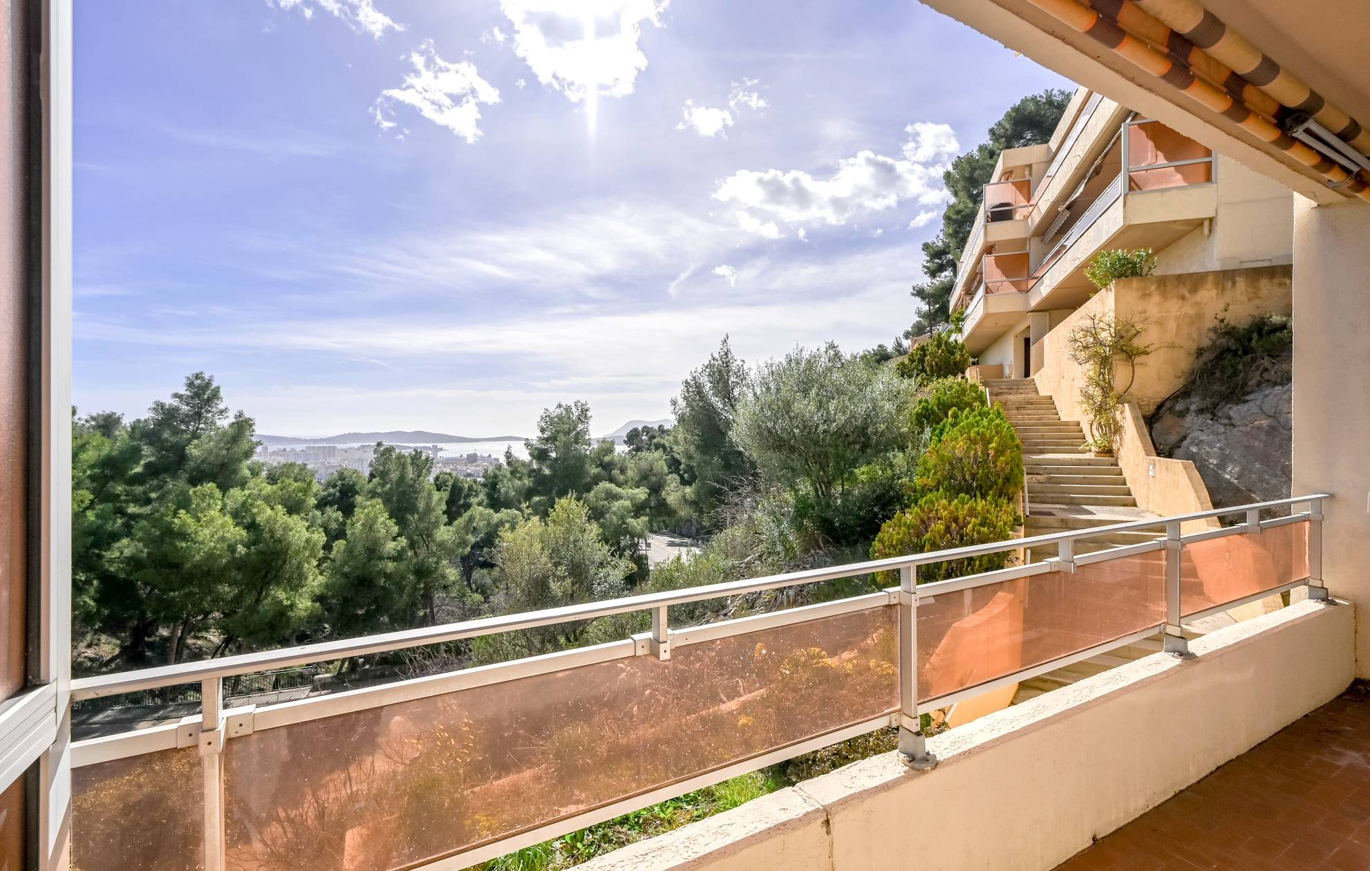 Appartement T4 avec terrasse et vue mer à vendre à Toulon, Haut Faron