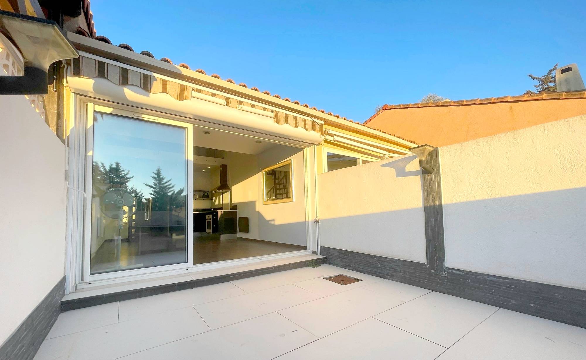 Villa club avec terrasse tropézienne à vendre à Sanary, route de Bandol