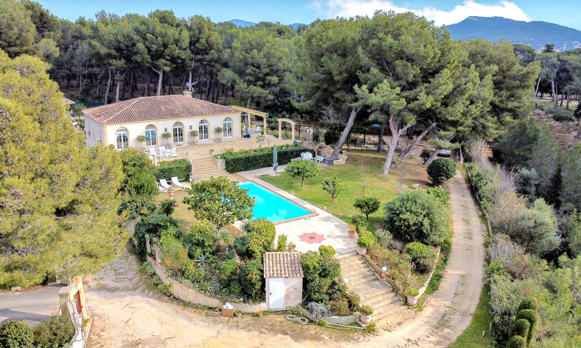 Palazzo villa à l'italienne à vendre sur la Côte d'Azur