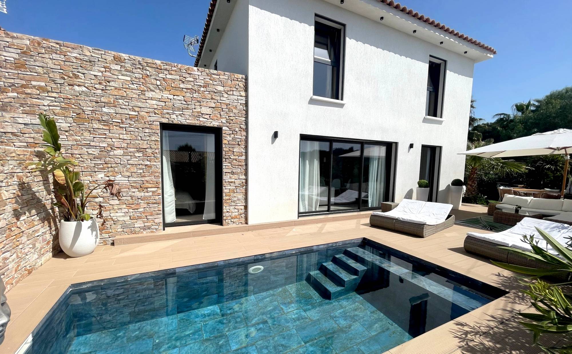 Maison moderne avec piscine chauffée à vendre Chemin de la Morvenede à Sanary-sur-Mer