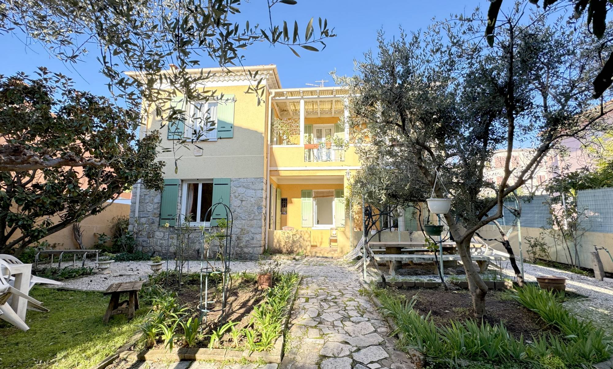 Villa bourgeoise des années 30 à vendre sur la côté méditerranéenne